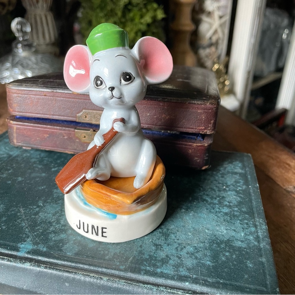 Vintage 1950 Norcrest June paddle boat Mouse ceramic Figurine Decor Gray Holiday